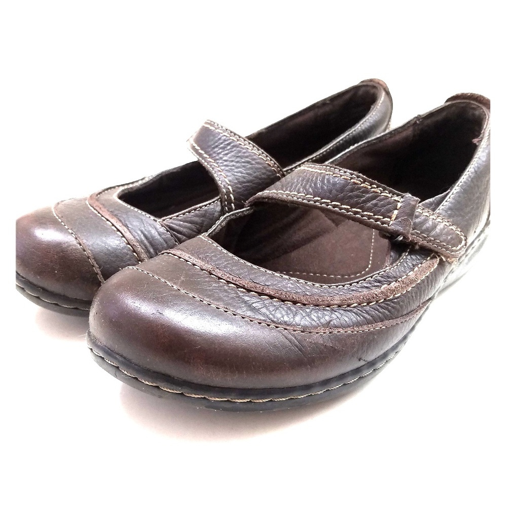 FINAL PRICE!! Clark's Bendable Leather Mary Jane's
